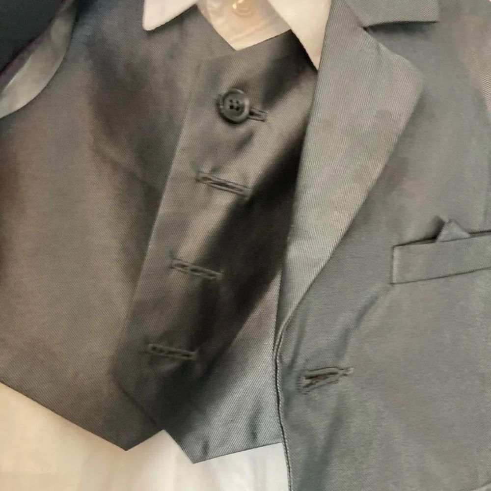 Lito Grey 3 piece boy's suit with white color shirt M